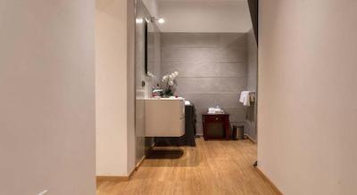 ای تر مسهتیری گوست هوس