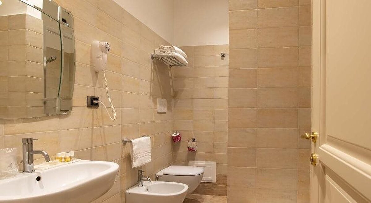 ای تر مسهتیری گوست هوس