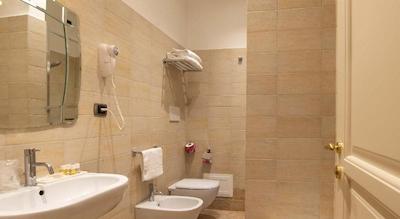 ای تر مسهتیری گوست هوس