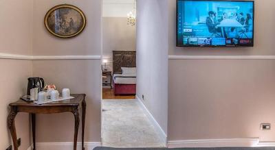 ای تر مسهتیری گوست هوس