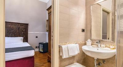 ای تر مسهتیری گوست هوس