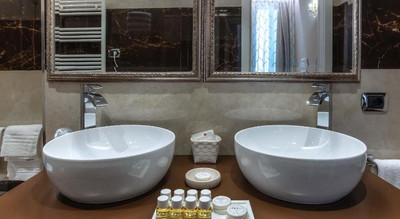 ای تر مسهتیری گوست هوس