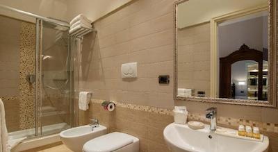 ای تر مسهتیری گوست هوس