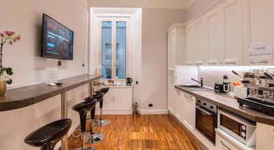 ای تر مسهتیری گوست هوس