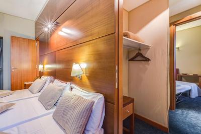 رواتی گوست هوس