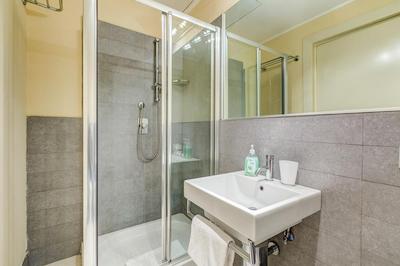 رواتی گوست هوس