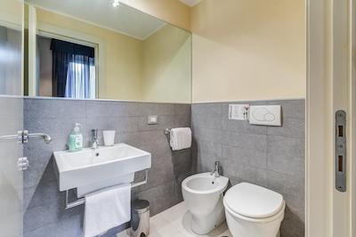 رواتی گوست هوس