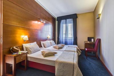 رواتی گوست هوس