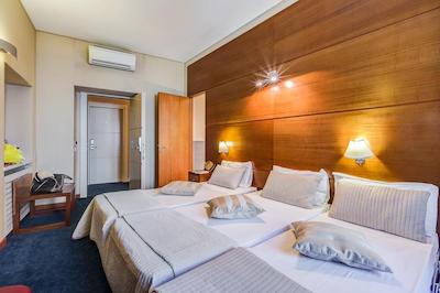 رواتی گوست هوس