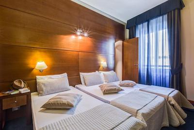 رواتی گوست هوس