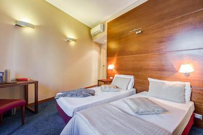 رواتی گوست هوس