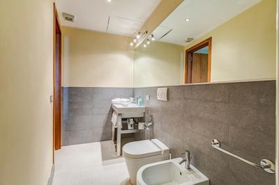 رواتی گوست هوس