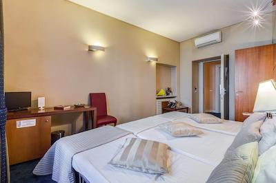 رواتی گوست هوس