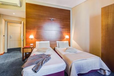 رواتی گوست هوس