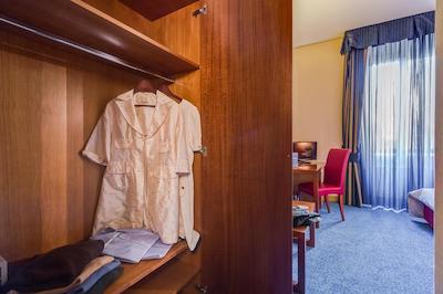 رواتی گوست هوس