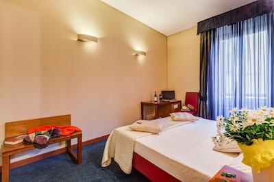 رواتی گوست هوس