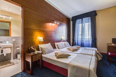 رواتی گوست هوس