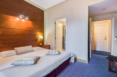 رواتی گوست هوس