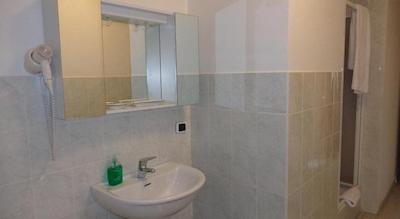 دموز دلا رادیو