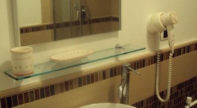 دموز دلا رادیو