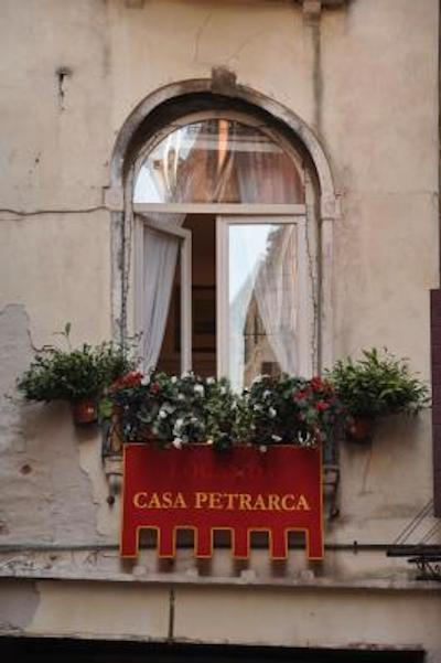 لکاندا کاسا پترارکا