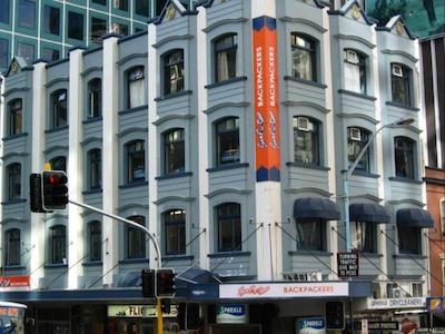 سورف ن اسنو باکپاکرز-هستل / باکپاکر