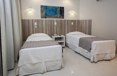 اسلاویرو اسنتیال فلریانپلیز اینگلسز اککوامار