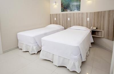 اسلاویرو اسنتیال فلریانپلیز اینگلسز اککوامار