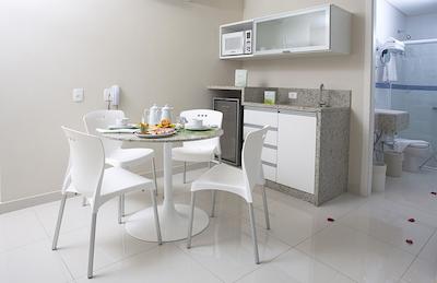 اسلاویرو اسنتیال فلریانپلیز اینگلسز اککوامار