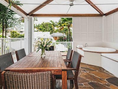 د ریف هوس پالم کو-مگالری بای سُفیتل