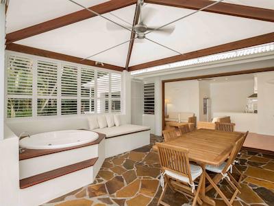 د ریف هوس پالم کو-مگالری بای سُفیتل