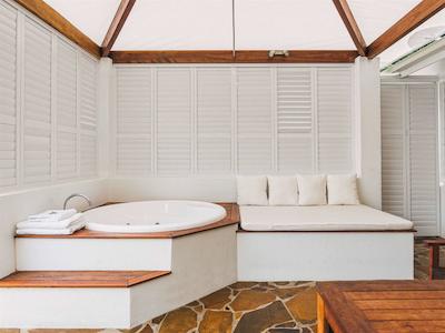 د ریف هوس پالم کو-مگالری بای سُفیتل