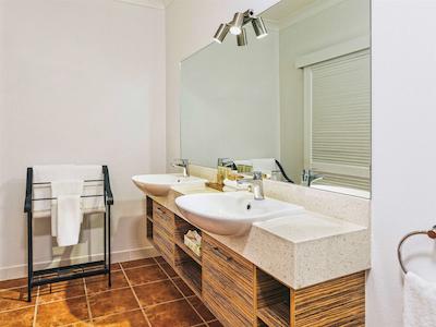 د ریف هوس پالم کو-مگالری بای سُفیتل