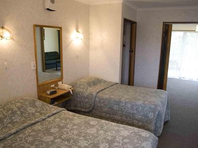 پارکلاندز متل