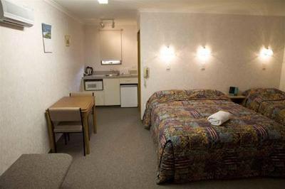 پارکلاندز متل