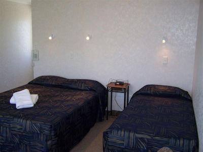 پارکلاندز متل