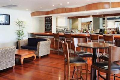 دوبل تری بای هیلتون داروین