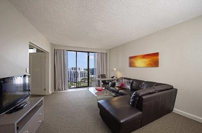 دوبل تری بای هیلتون داروین