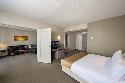 دوبل تری بای هیلتون داروین