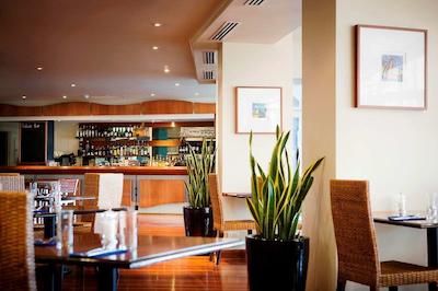 دوبل تری بای هیلتون داروین