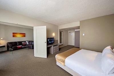 دوبل تری بای هیلتون داروین