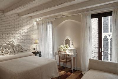 بلوم ب اند ب