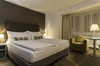 پلاتزهیرسه هتل اند بار