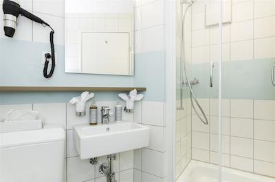 پلاتزهیرسه هتل اند بار