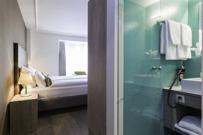 پلاتزهیرسه هتل اند بار