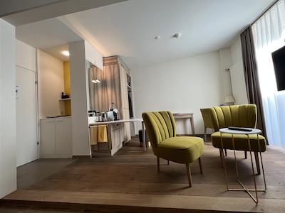 پلاتزهیرسه هتل اند بار