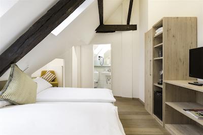 پلاتزهیرسه هتل اند بار