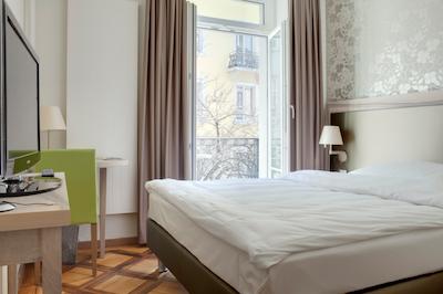 پلاتزهیرسه هتل اند بار