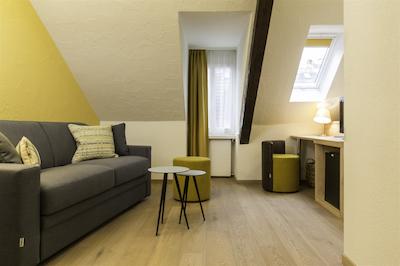 پلاتزهیرسه هتل اند بار