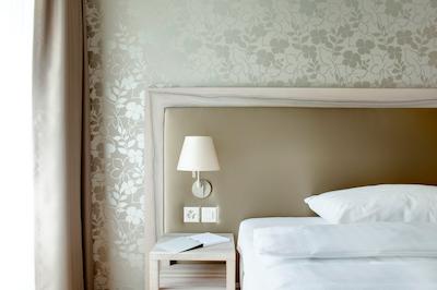 پلاتزهیرسه هتل اند بار